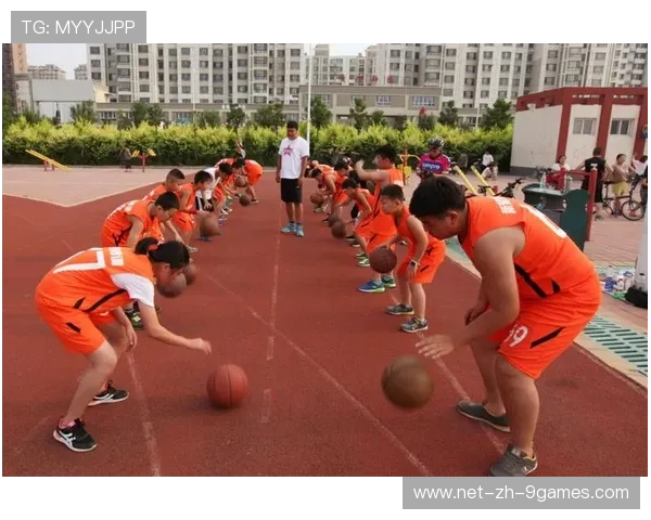 篮球联赛青训营启动教练员互访交流计划提升教学水平，篮球教练训练方案